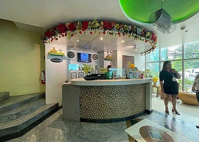 Hotel Capitol &