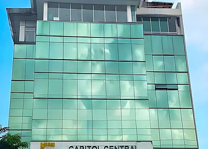 Hotel Capitol &