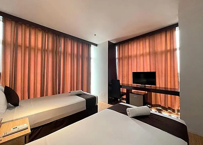 Hotel Capitol &